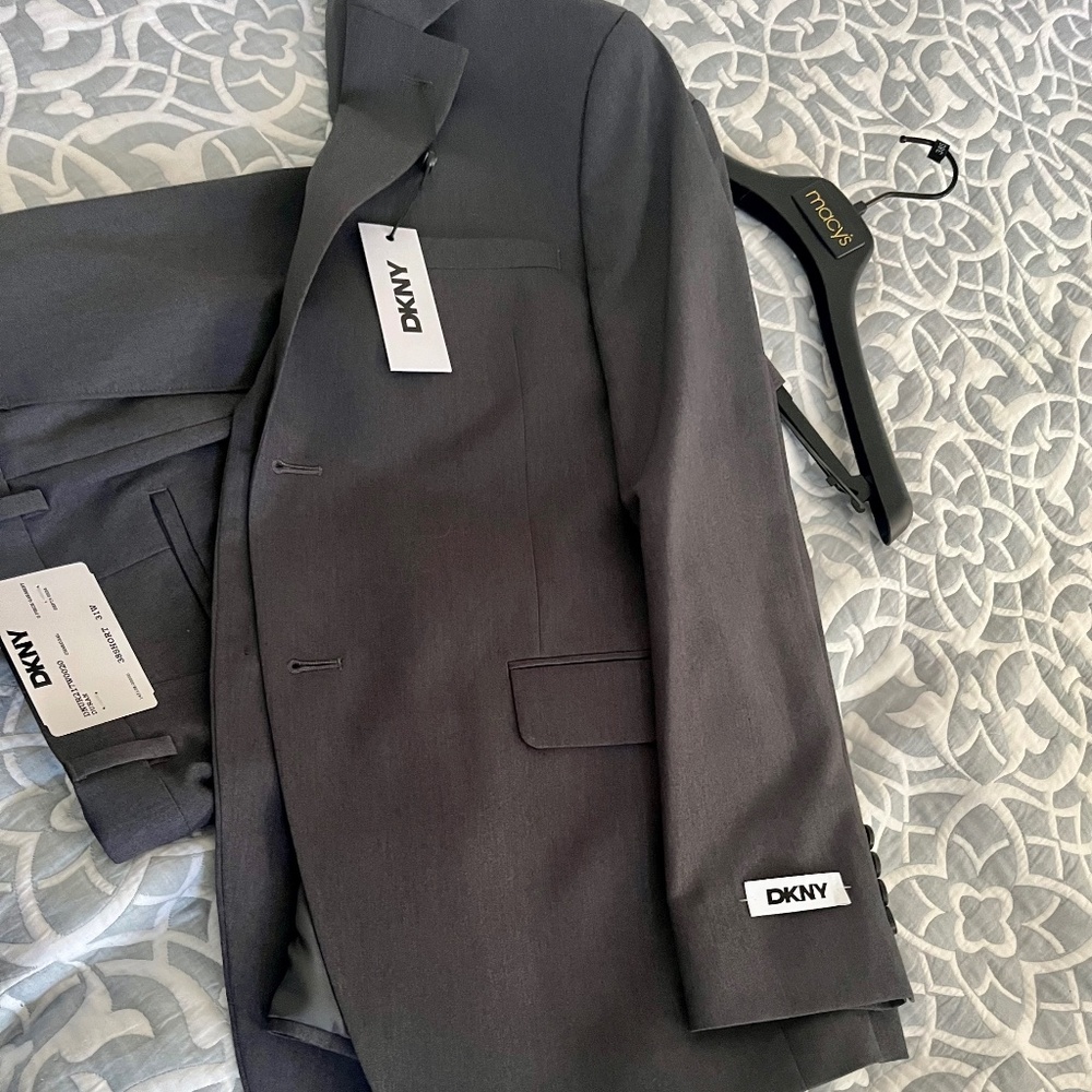 NWT Men’s DKNY modern fit men’s 2 Piece Charcoal suit.
